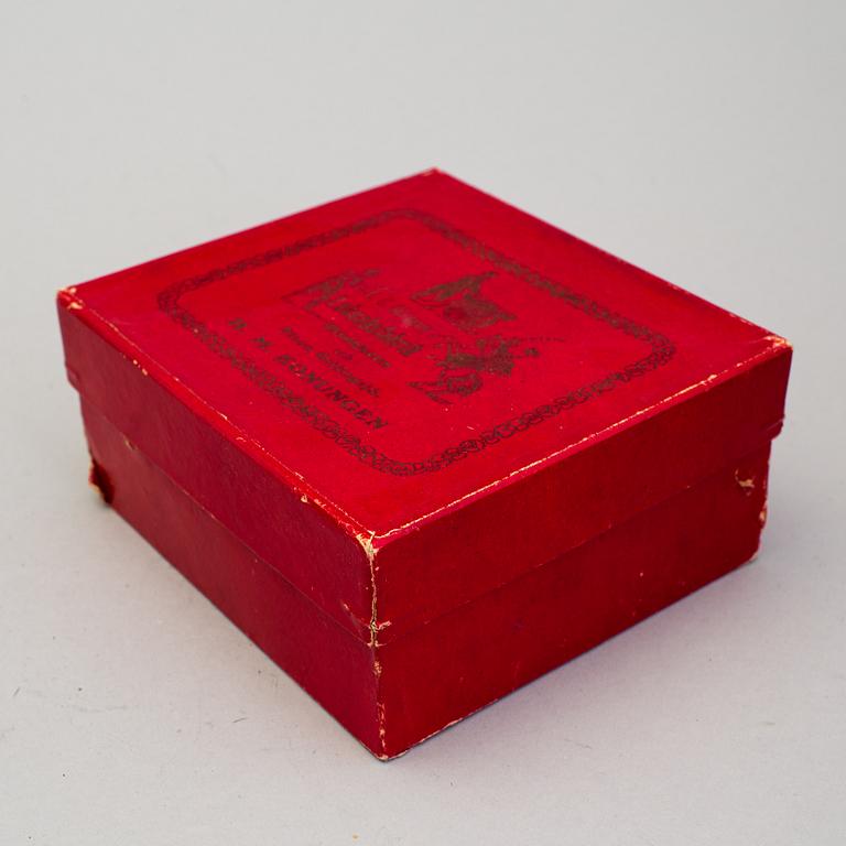 A lot of 30 toy pewter and Elastolin toy soldiers, middle/first half of the 20th century.