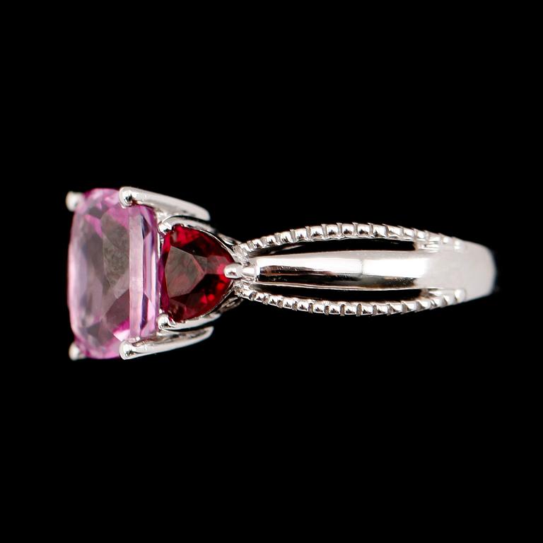 RING, 10 k vitguld, rosa turmaliner.