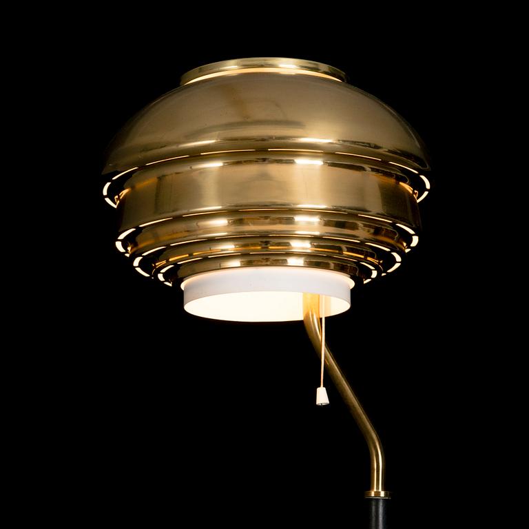 Alvar Aalto, Golvlampa, modell A808, 1970-talets mitt.