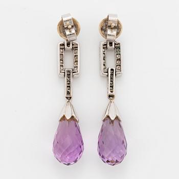 ÖRHÄNGEN, med briolette-cut amethyst and brilliant-cut diamond.
