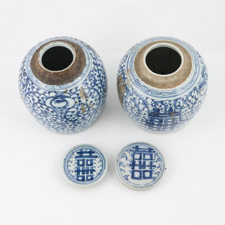 A set of two blue and white jars with covers, late Qing dynasty, circa 1900.