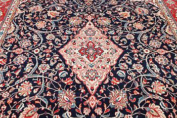 A Mahal carpet c. 375 x 263 cm.