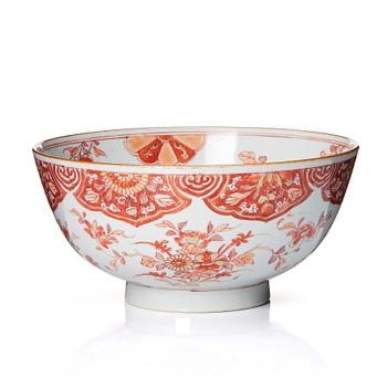 1214. A iron red bowl, Qing dynasty, early 18th Century.