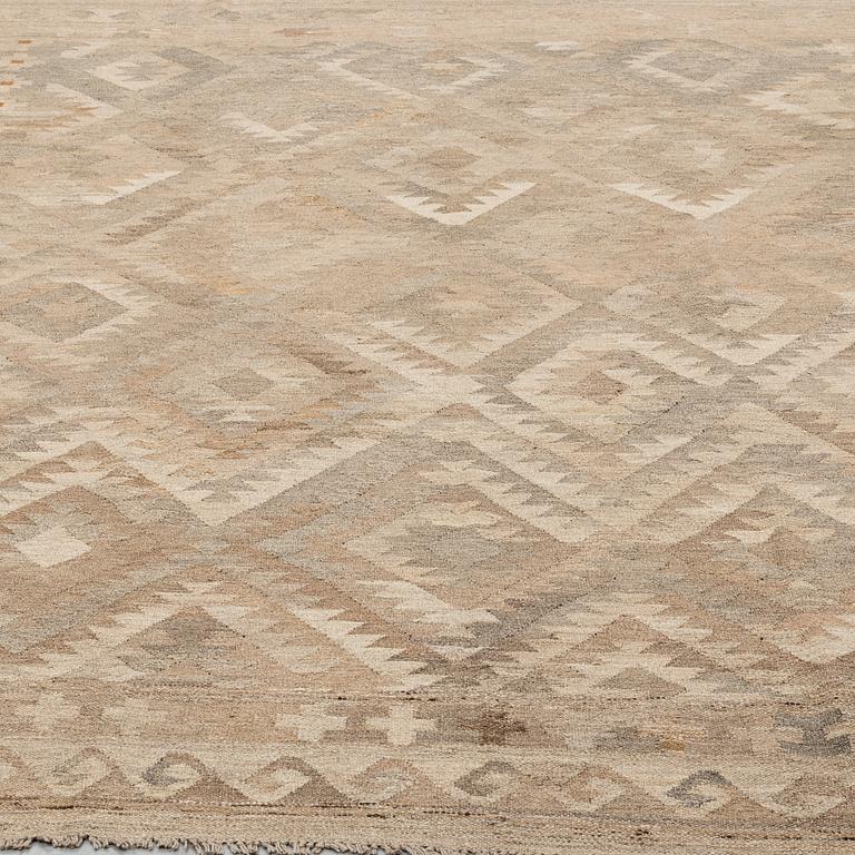 A CARPET, Kilim, 306 x 208 cm.