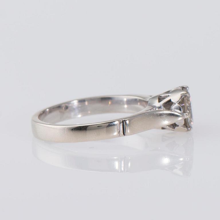 RING, 14K vitguld, briljantslipad diamant, ca 1,10 ct. Vikt 4,8 g.