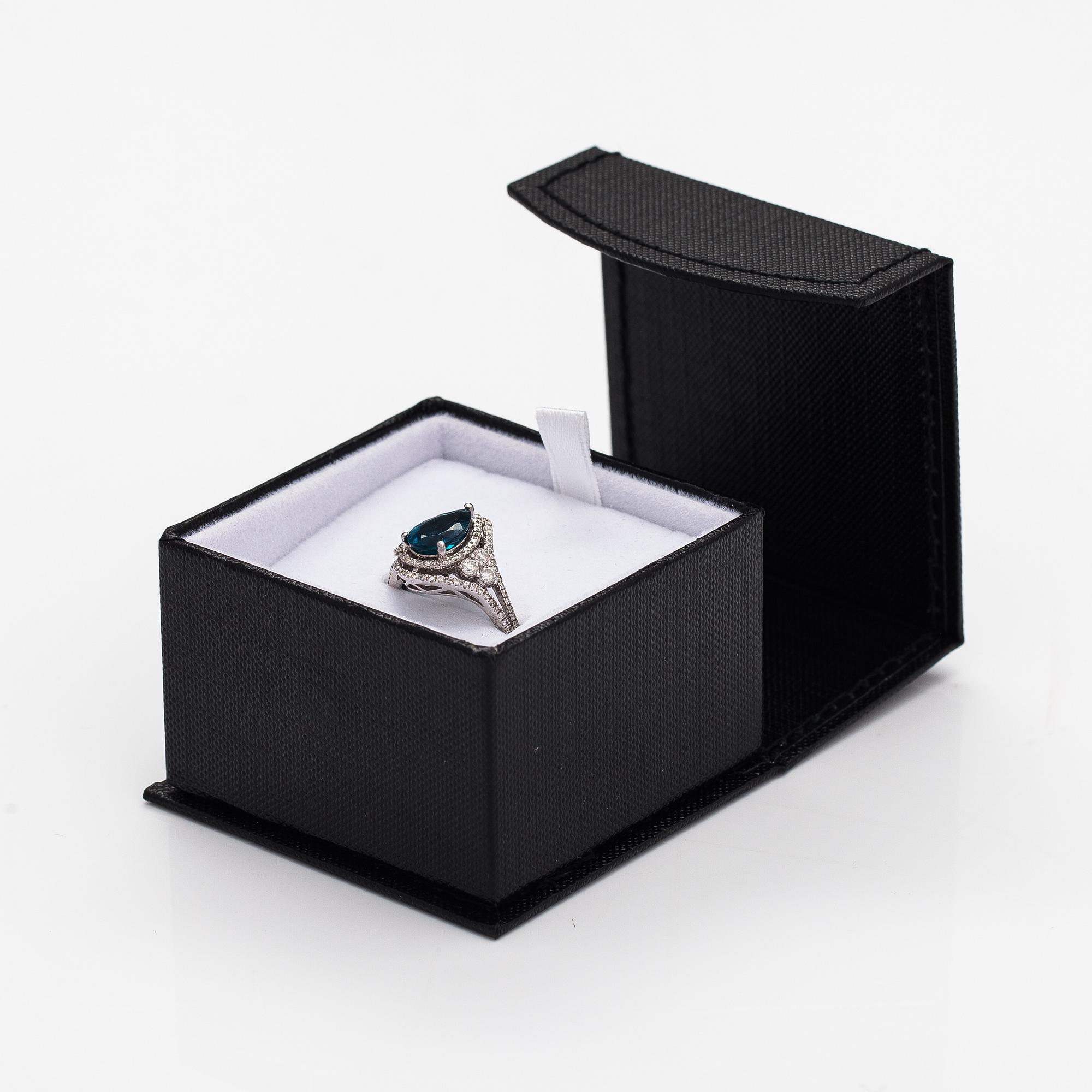Sormus, 14K valkokultaa, turmaliini ja timantteja n. 0.60 ct yht.