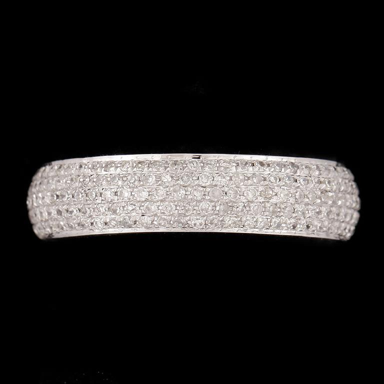 RING, 14k vitguld diamanter tot ca1,50ct. Vikt ca 2,5 gram.
