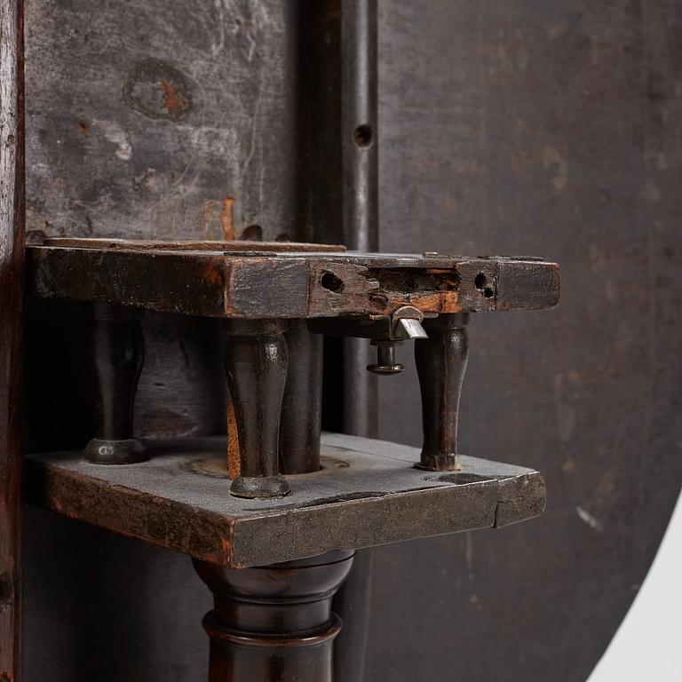 A mahogany fording table, 19th Century.