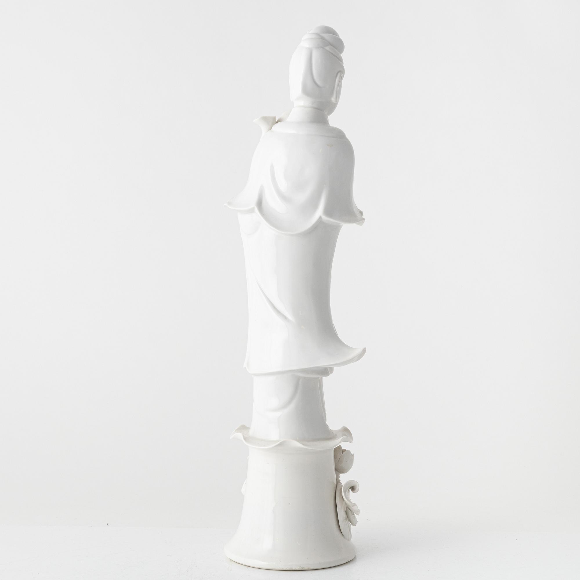A Chinese bland cde Chine figure of a Guanyin, 20th century.