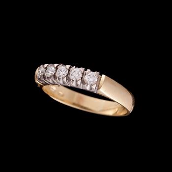 RING, 14K guld, briljantslipade diamanter. Vikt ca 4,1 g.