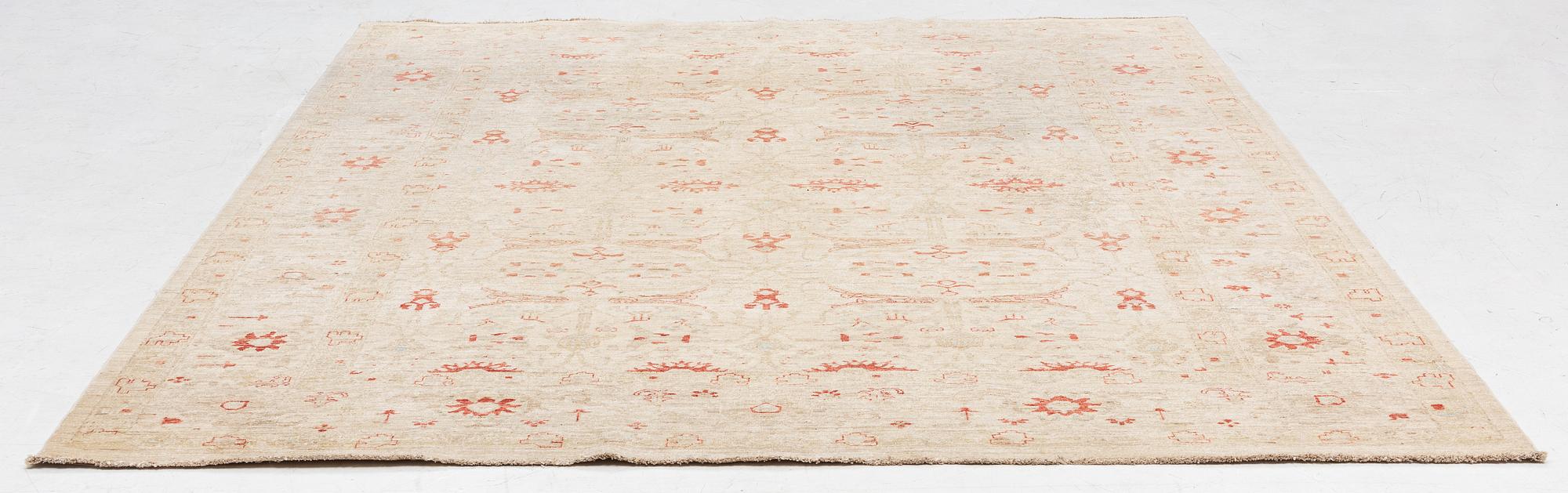 Carpet, Ziegler design, approx. 250 x 308 cm.