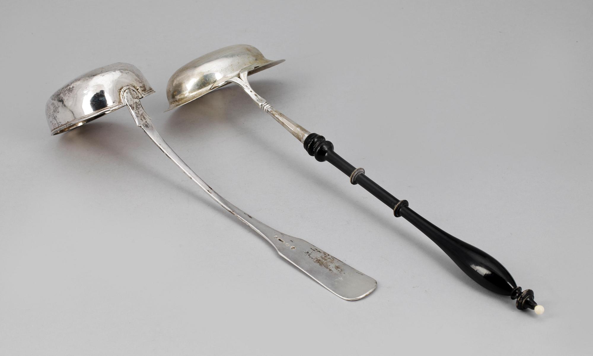 SÅSSLEV samt SOPPSLEV, silver, bla Olaus Andersson, Halmstad, 1903. Tot vikt ca 326g.