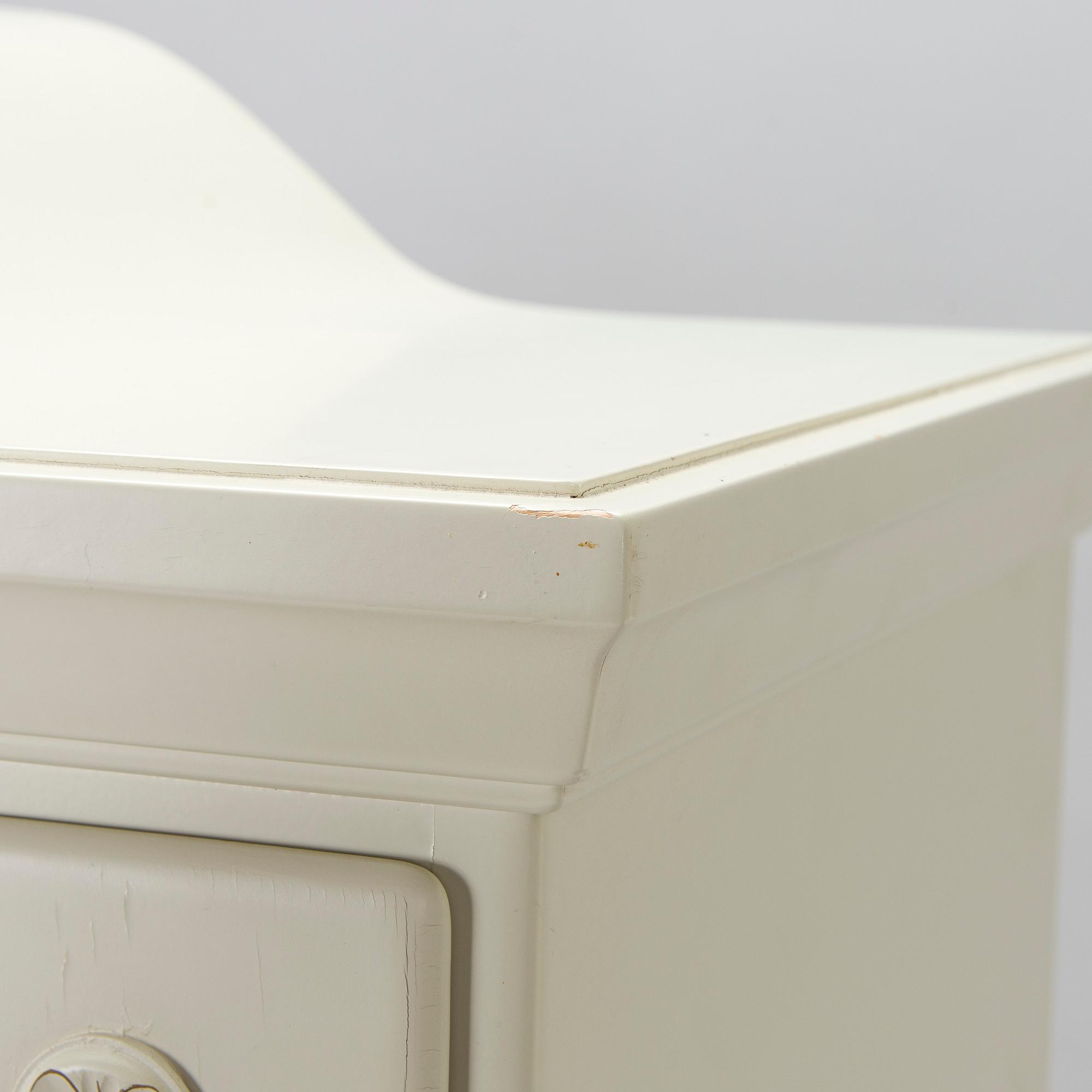 Matsalsskåp, gustaviansk stil, 1900-talets andra hälft.