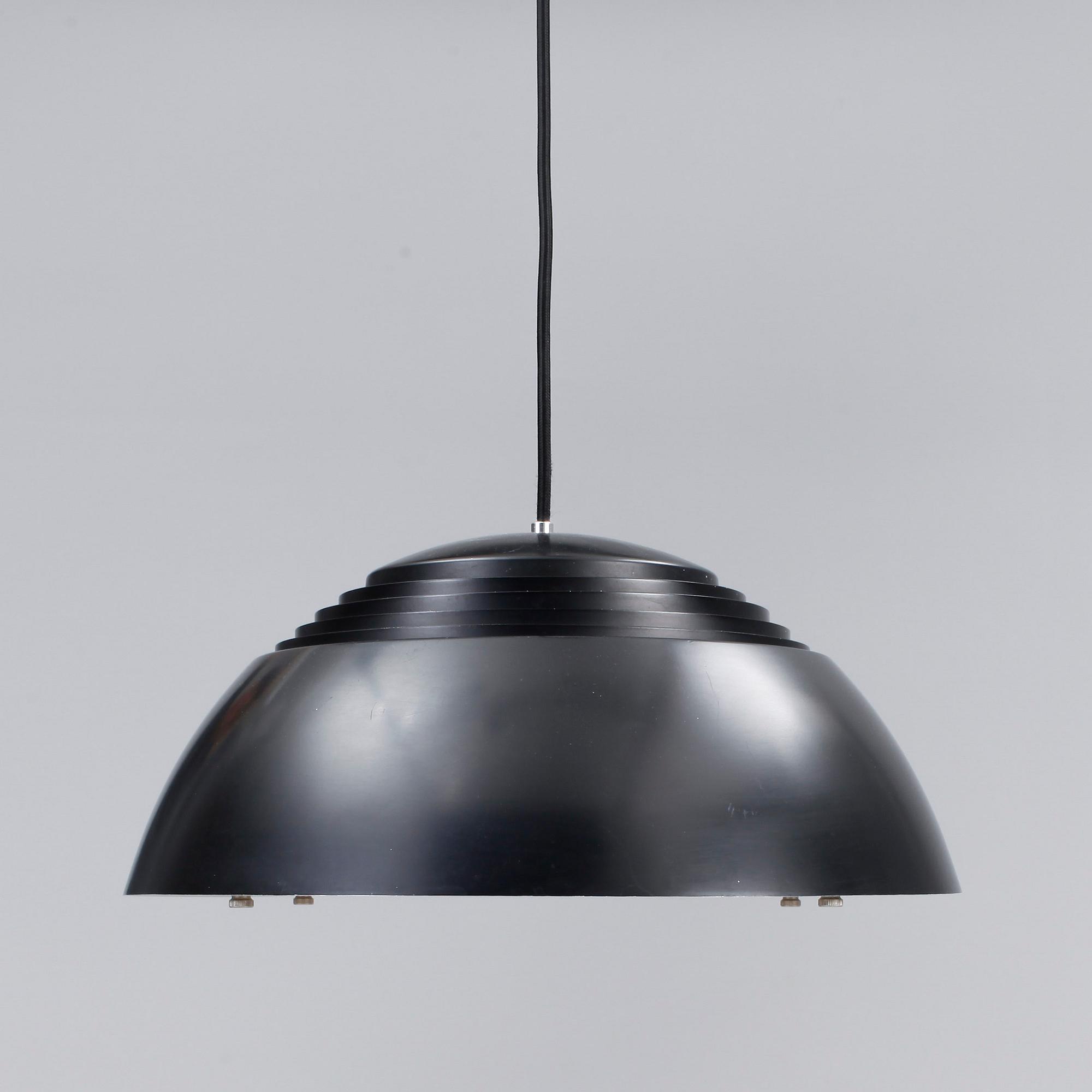 TAKLAMPA, aluminium, "AJ-pendel", Arne Jacobsen för Louis Poulsen.