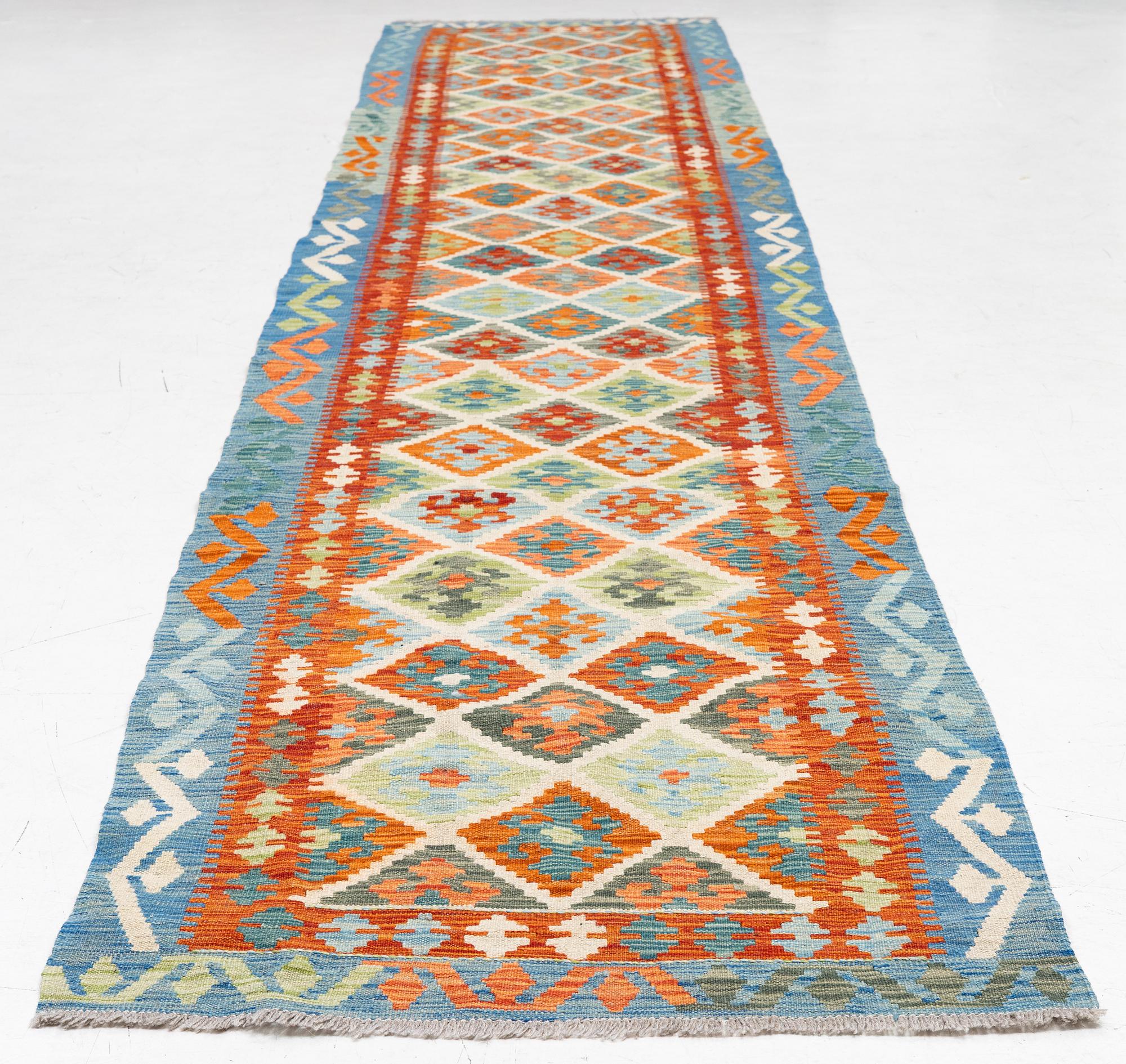 A kelim runner, approx. 483 x 84 cm.