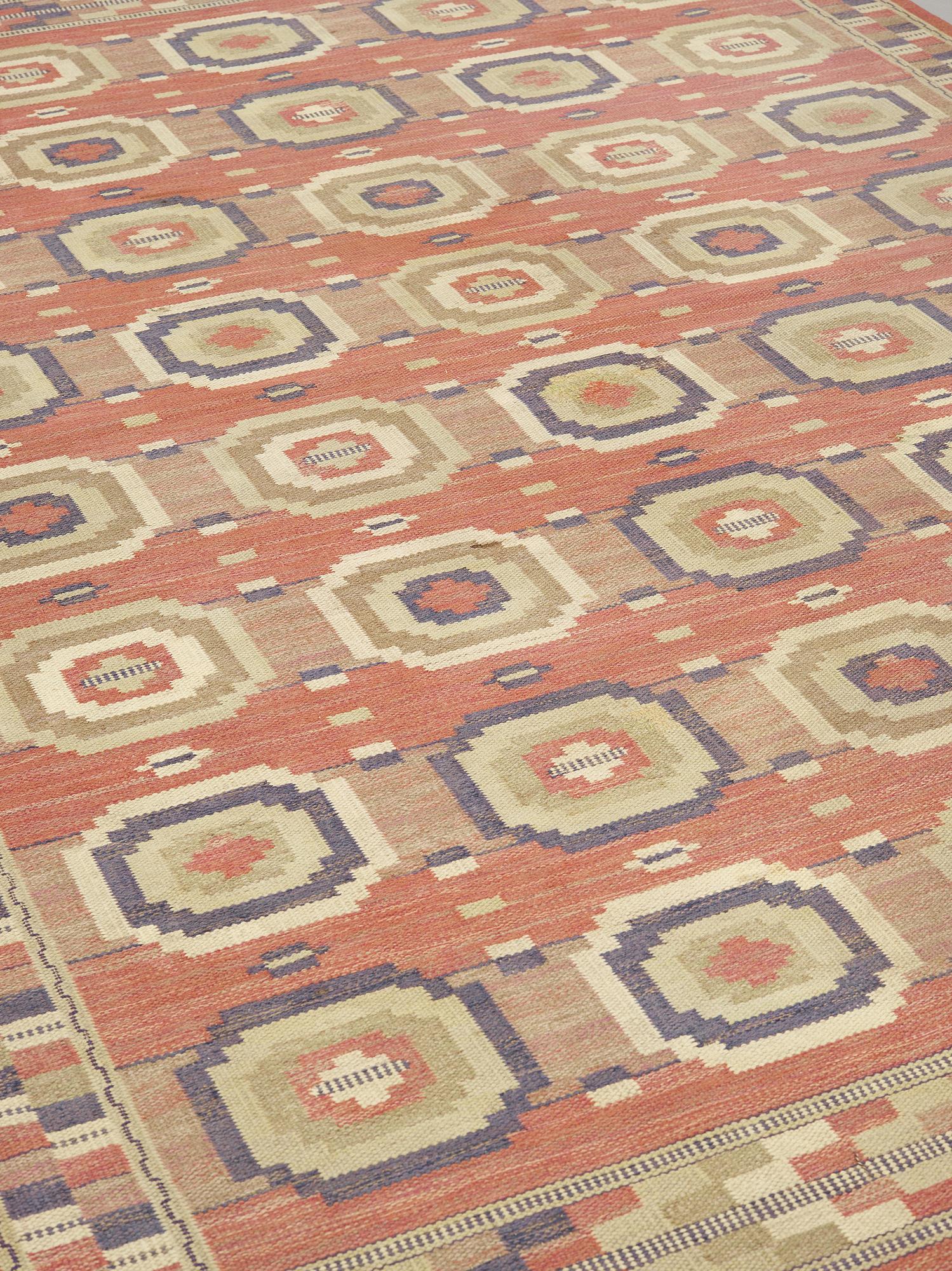 MÄRTA MÅÅS-FJETTERSTRÖM, a carpet, flat weave, 346,5 x 255,5 cm, "Röda åttan", signed AB MMF.