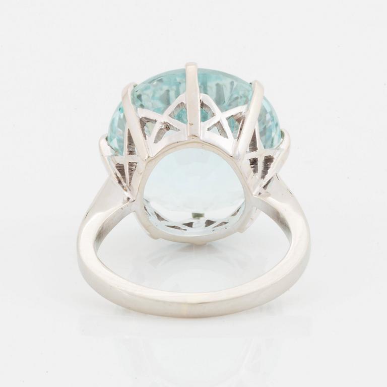 A 14K white gold ring set with a faceted aqumarine.