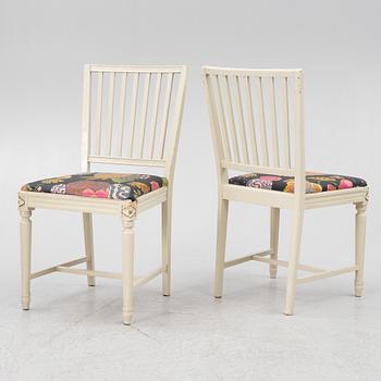 Dining table with six chairs, Gustavian style, second half of the 20th Century.