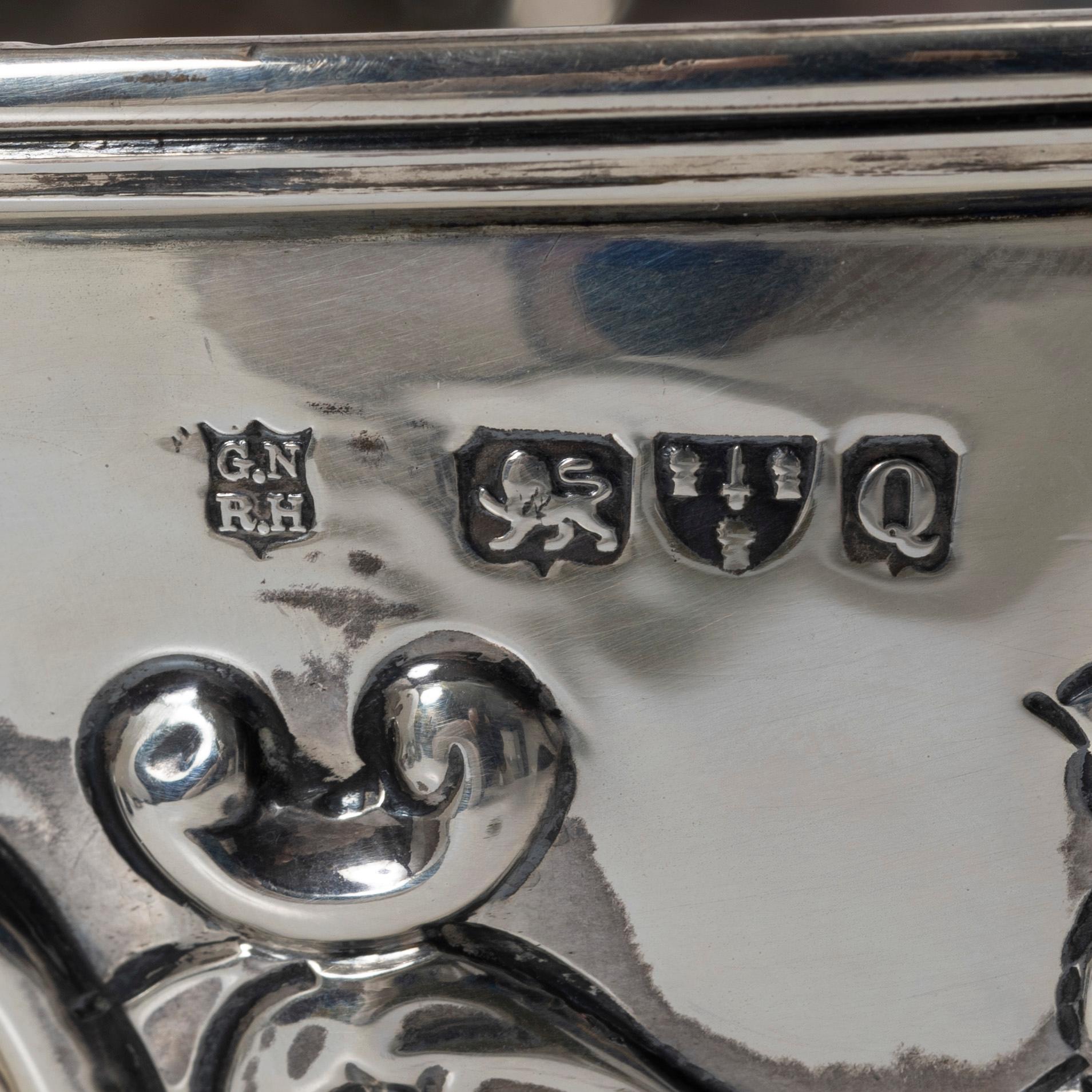 George Nathan & Ridley Hayes, skål på fot, silver, Chester, England 1899.