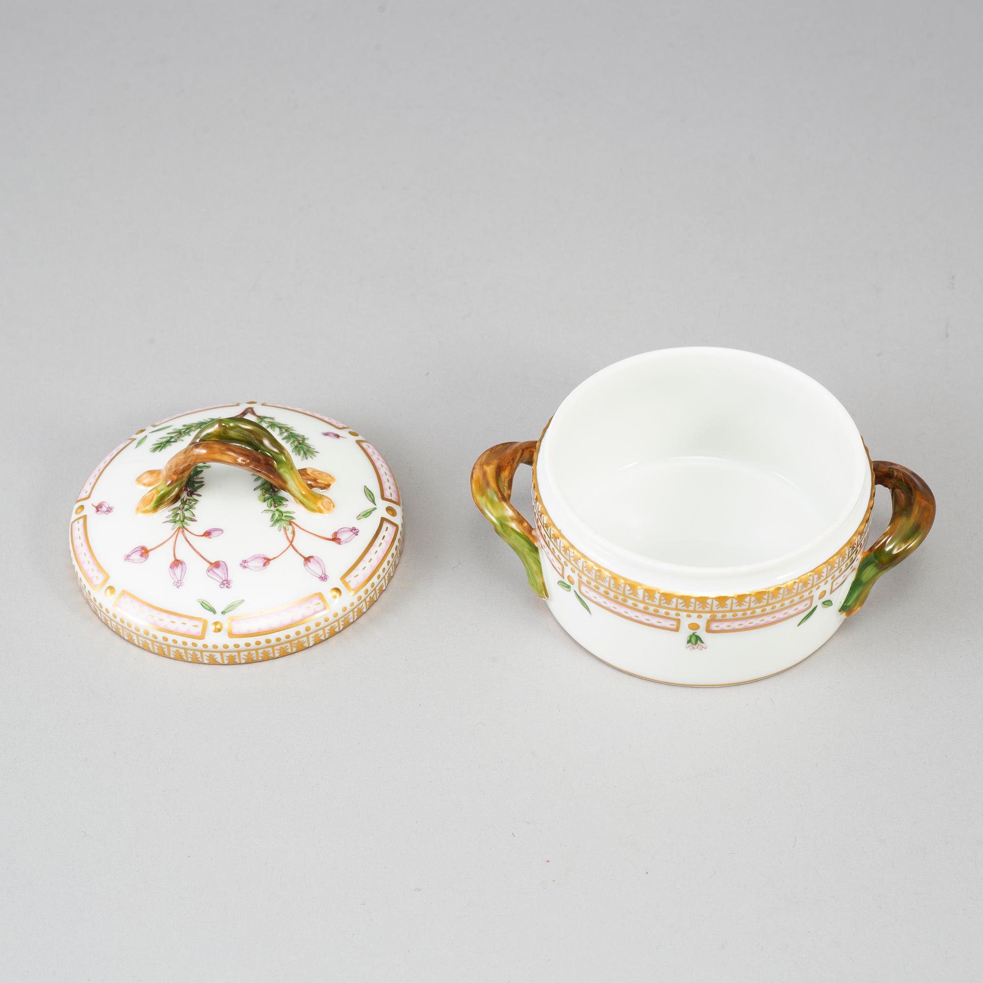 SOCKERSKÅL/LOCKASK/NIPPERASK, porslin, "Flora Danica", Royal Copenhagen, 1900-tal.