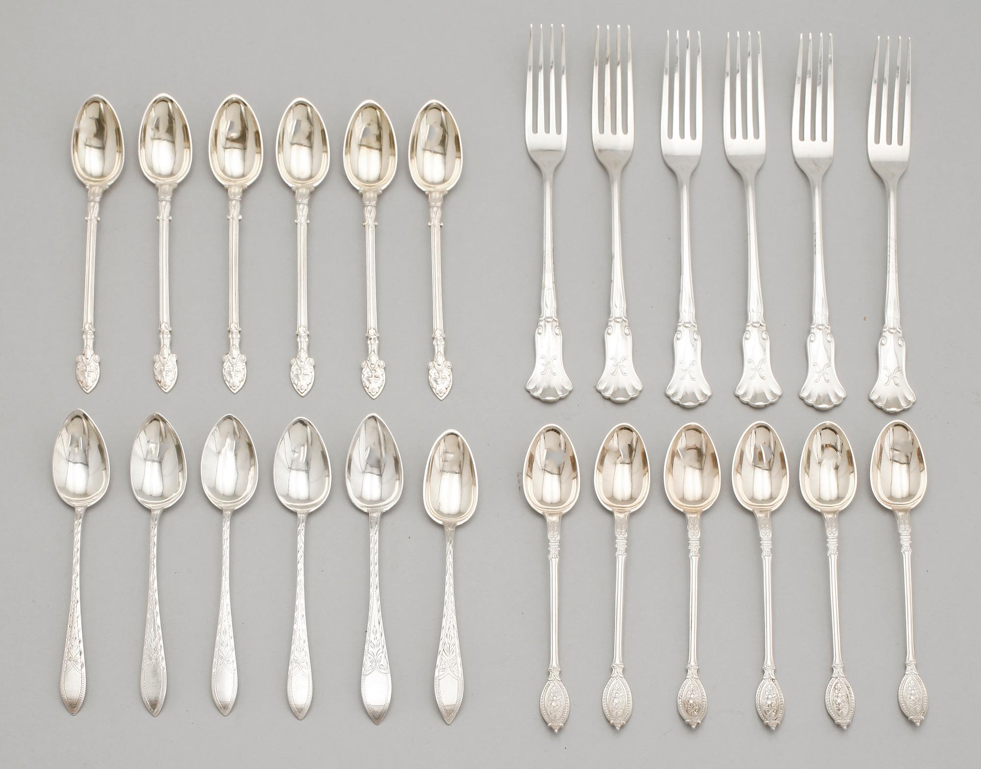 SAMLING BESTICK, silver. Tot vikt 307 g.