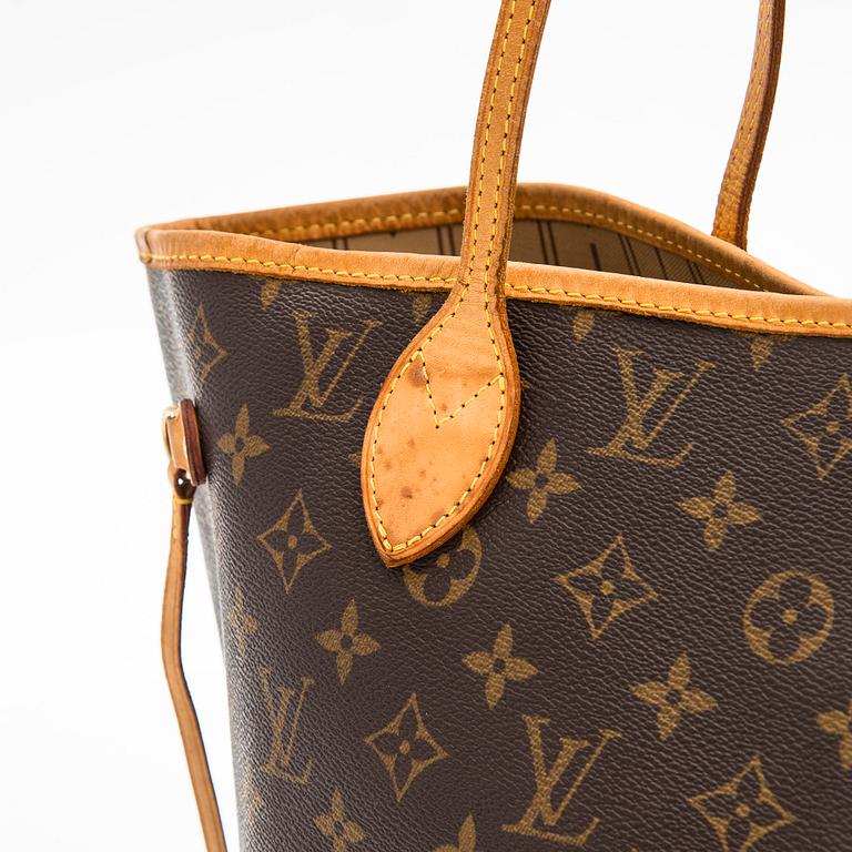 Louis Vuitton, a Monogram Canvas 'Neverfull MM' bag.