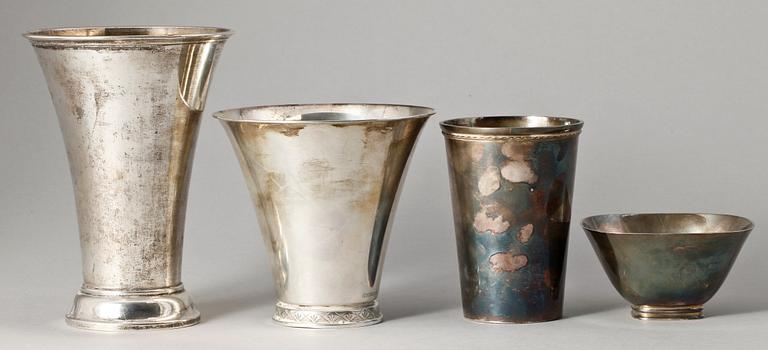 BÄGARE samt SKÅL, 4 delar, silver, bla Carl Gustav Hallberg och GAB, Stockholm, 1900-tal. Vikt tot 693g.