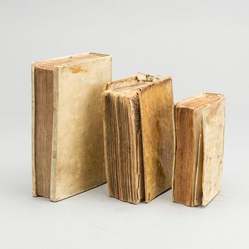 ANTIKA BÖCKER, 3 stycken pergamentband, Elzevir / Elsevier m fl, 1600- och 1700-tal.