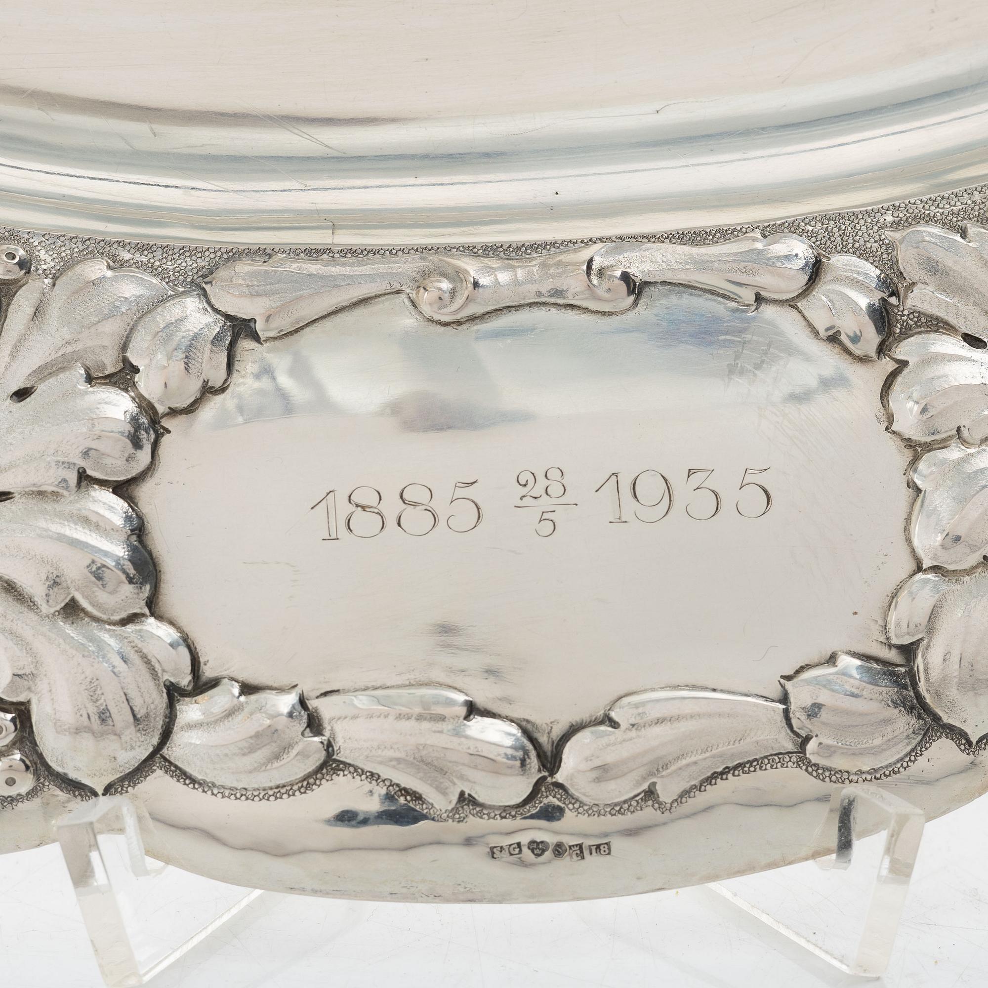 Presenterfat, silver, barockstil, Silvervarufabriken J Grönroos, Kristianstad 1935.