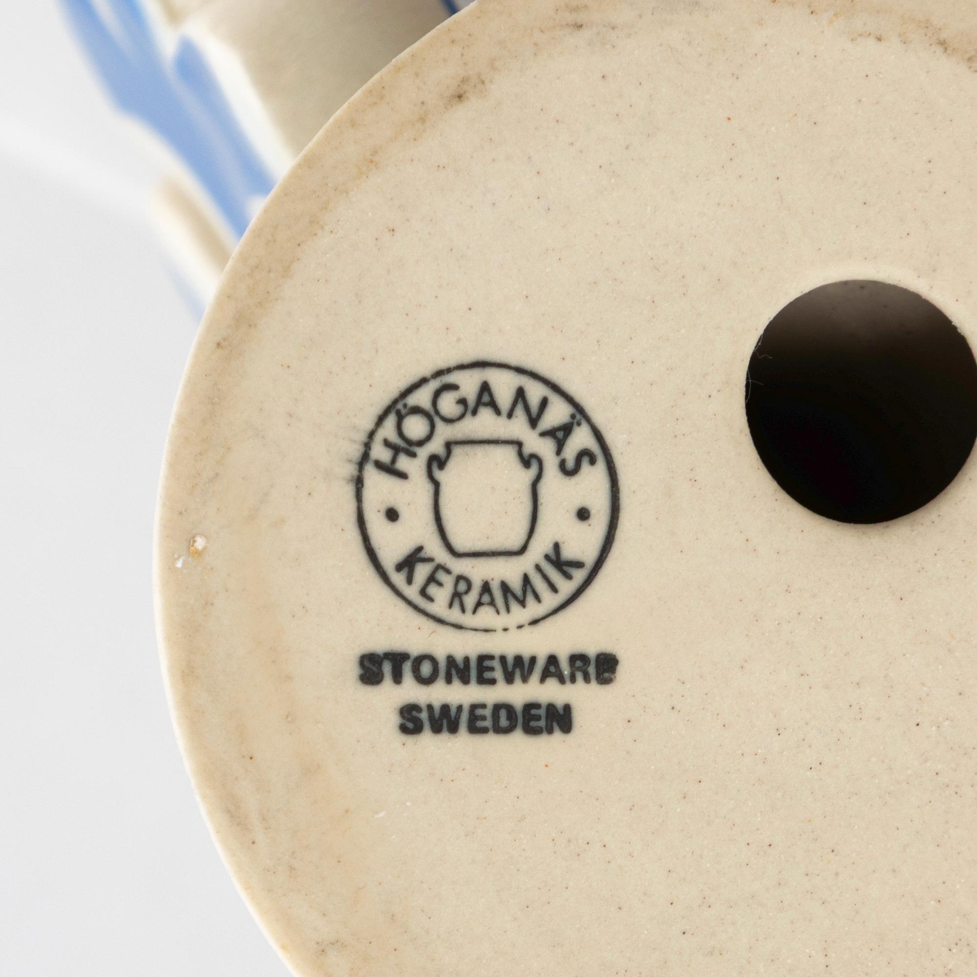 Lisa Larson, ljusstakar, 6 st, ljuslykta samt salt- och pepparströare, stengods och majolika, bl.a. Höganäs.