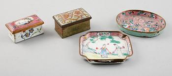 EMALJFÖREMÅL, 4 st, Kina och Europa, sannolikt 1800-tal.