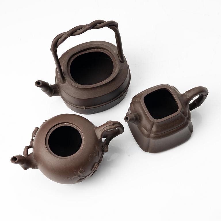 A group of three Chinese yixing teapots, 1980s.
