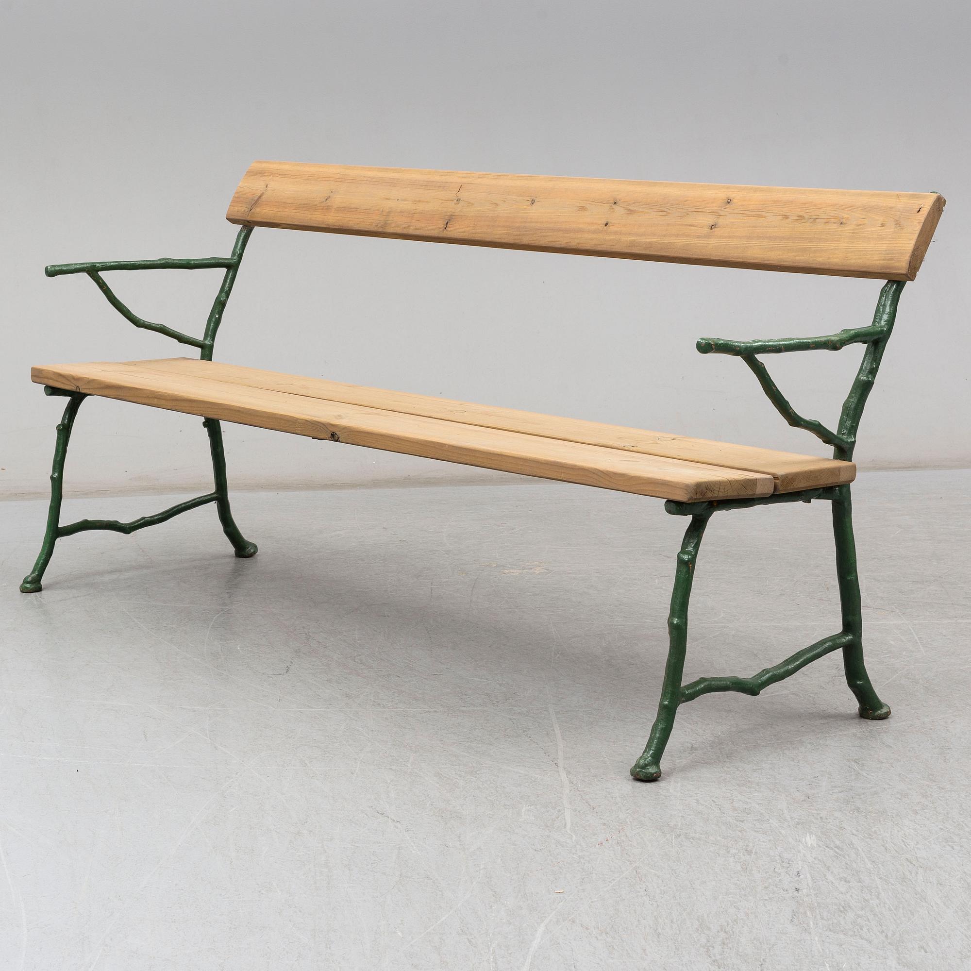 A cast iron garden-sofa from around 1900.