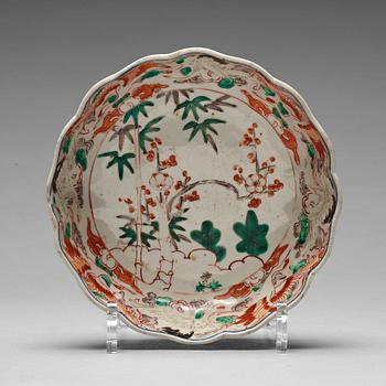 218. A Japanese famille verte dish, Meiji (1868-1912).