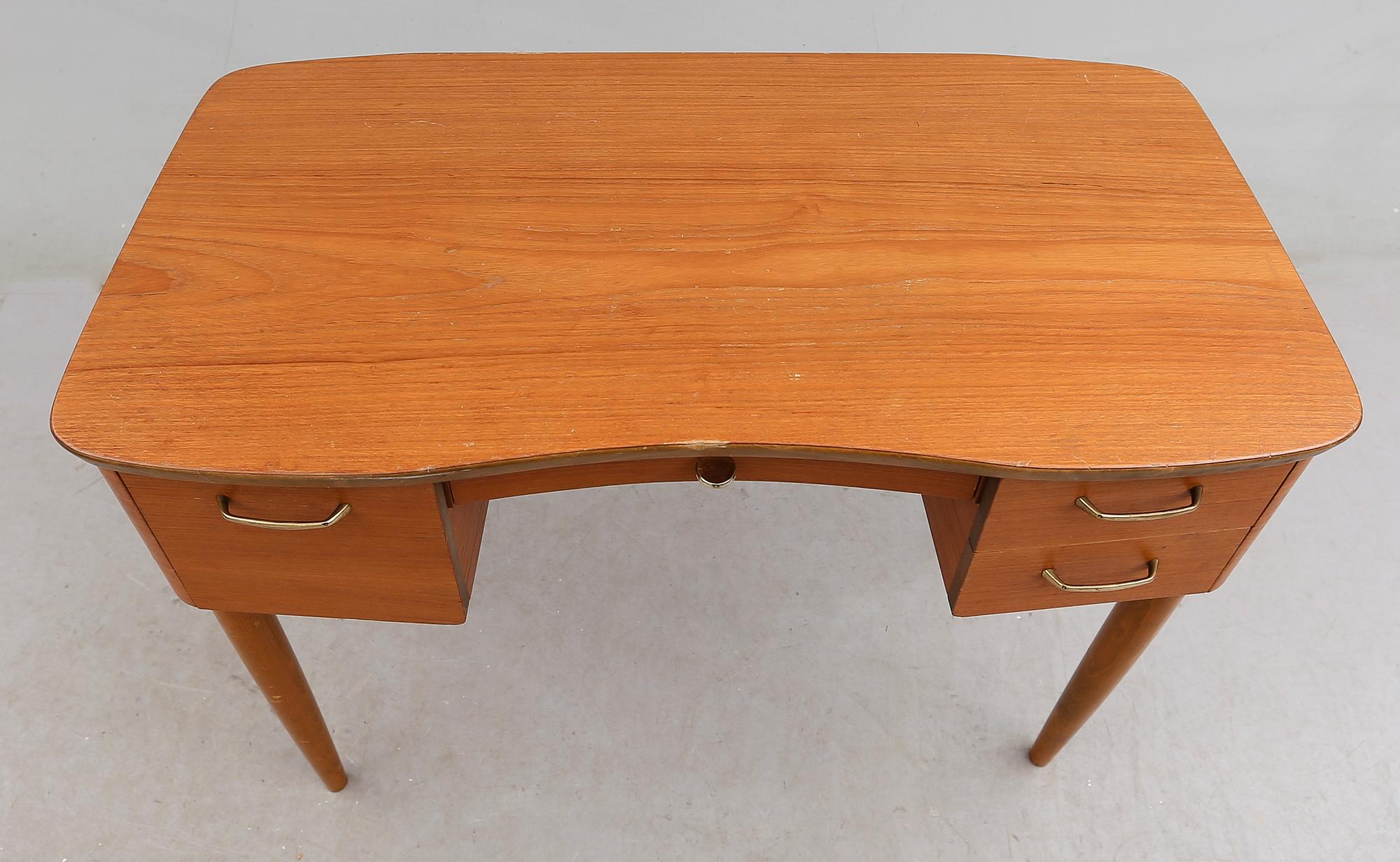 TOALETTBORD, 1900-talets mitt.