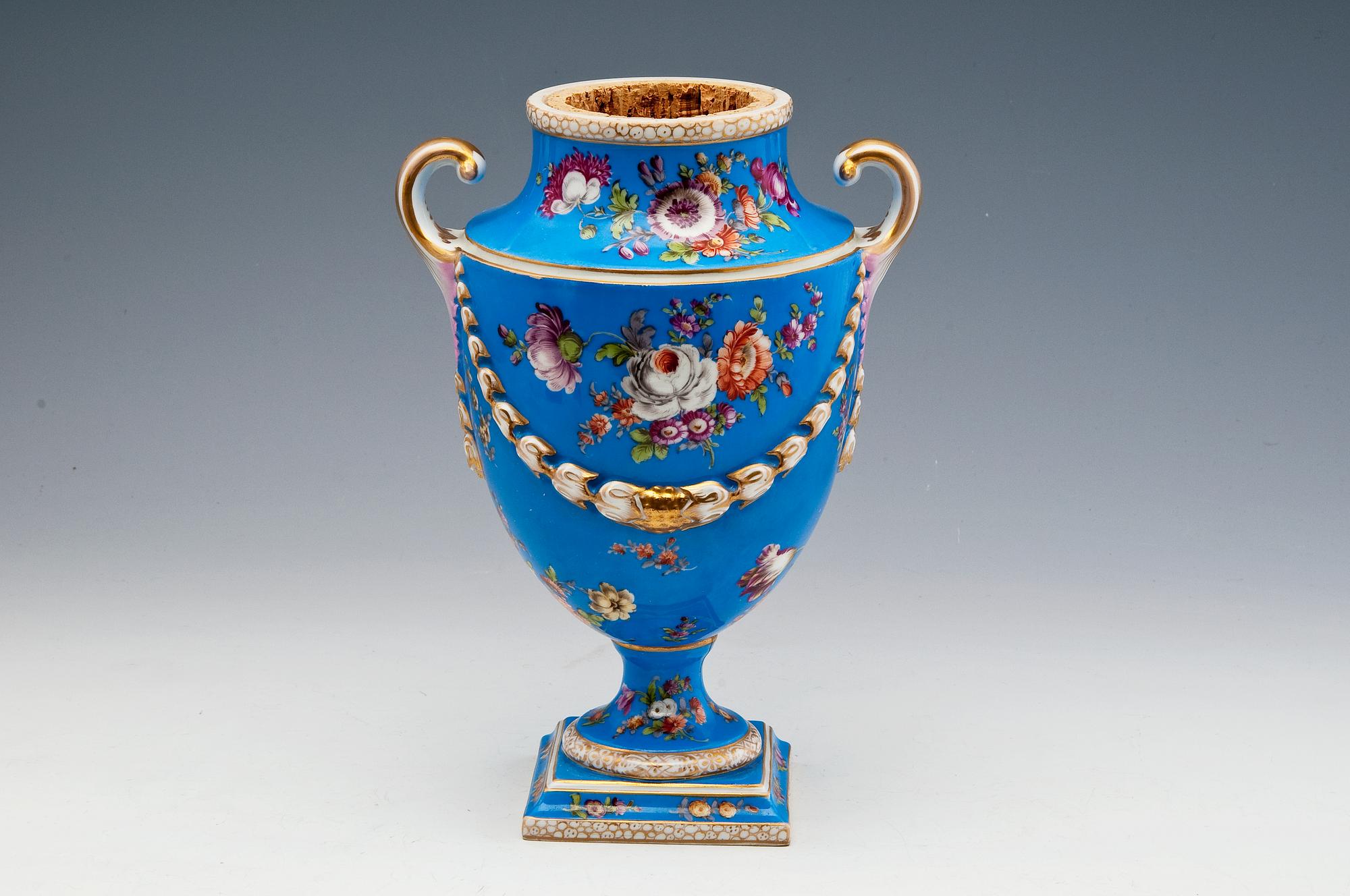 AN URN WITHOUT COVER.