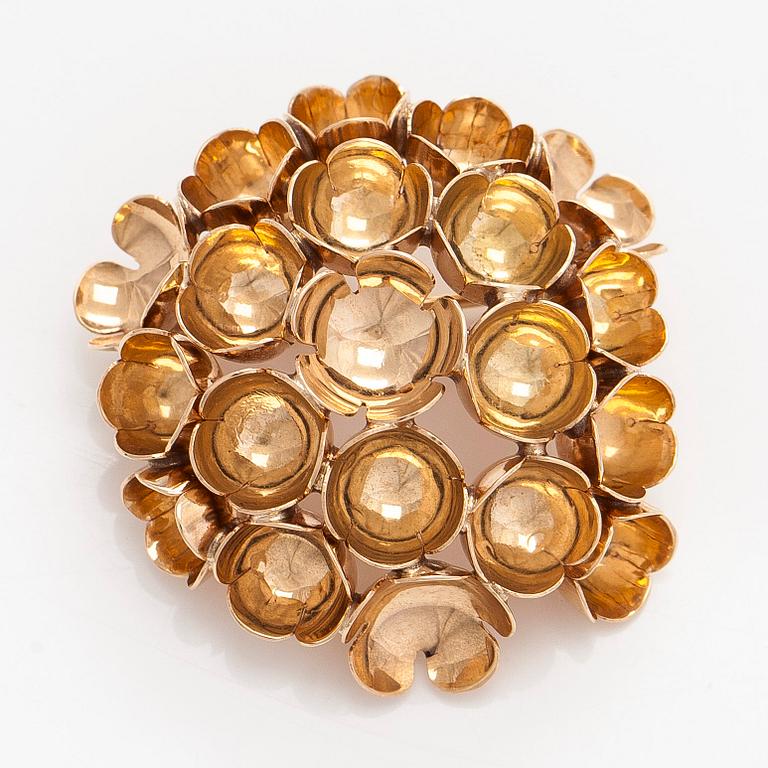 Liisa Vitali, A 14K gold brooch "Spring" Westerback Helsinki 1967.