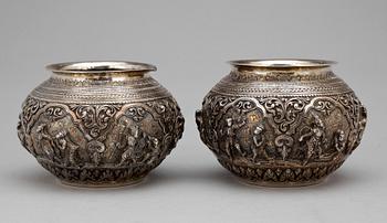 SKÅLAR, silver, ett par, Indien, 1900-tal, totalvikt ca 504 gram.