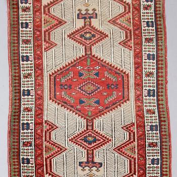 MATTA, Hamadan. Ca 329 x 91 cm.