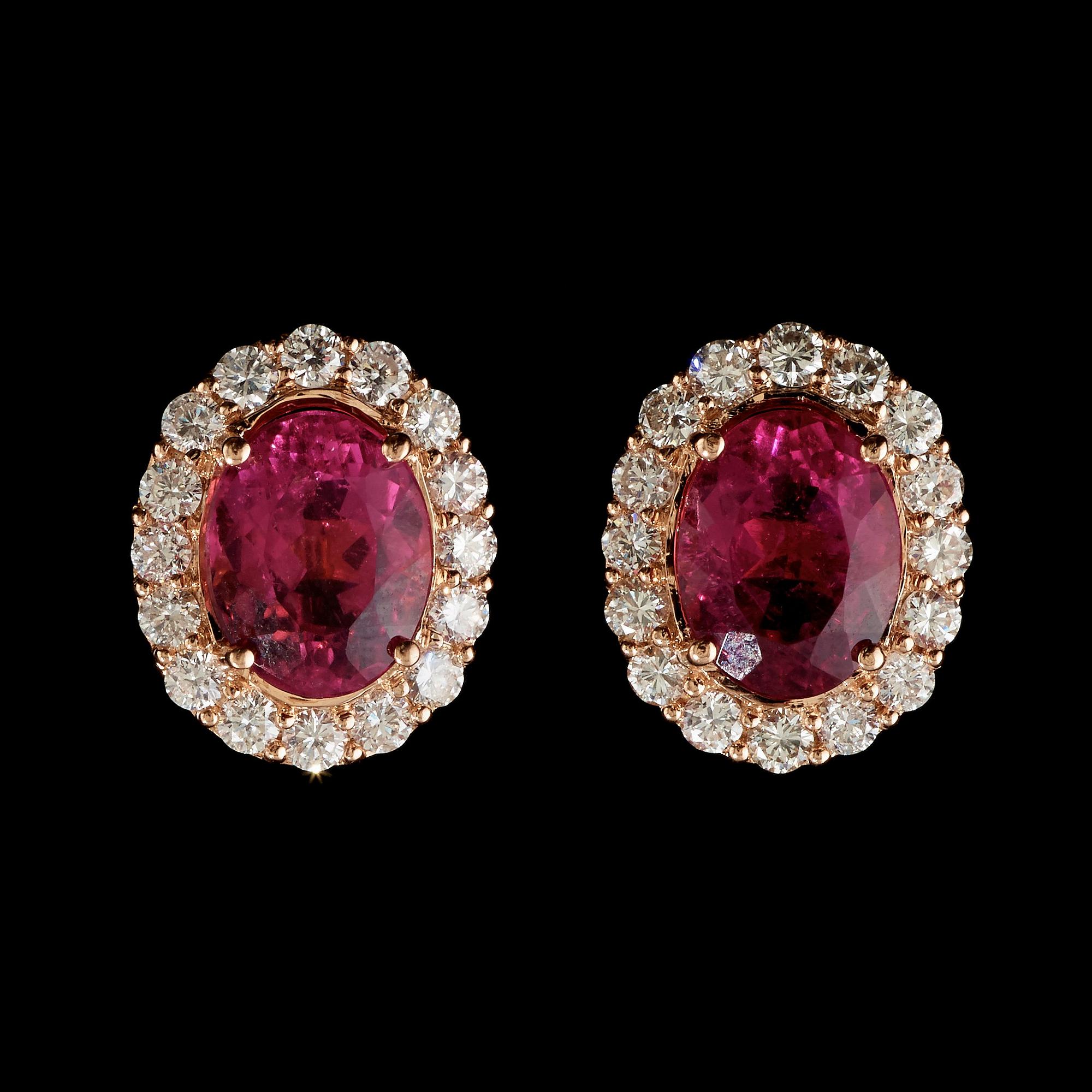 ÖRHÄNGEN med turmaliner totalt ca 5.69 ct samt briljantslipade diamanter totalt ca 1.53 ct.