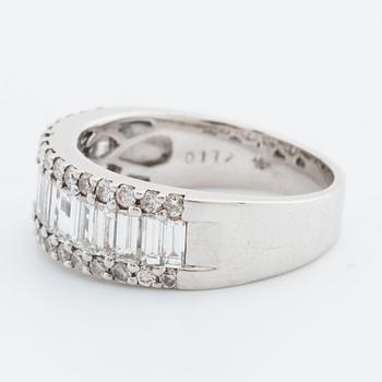 RING 18K whitegold brilliant-cut diamonds approximately 0,30 ct and baguette-cut diamonds approximately 1 ct.