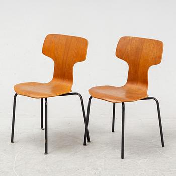 Arne Jacobsen, a pair of model '3103' teak children's chairs, Fritz Hansen, Denmark, 1970.