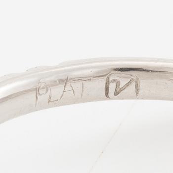 Platinum ring with a cushion-shaped brilliant-cut diamond 1.81 ct G (TW) vs 1 according to certificate.
