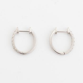 Örhängen, kreoler med briljantslipade diamanter,