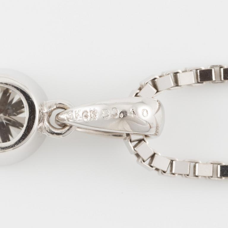 Collier 18K vitguld med briljantslipad diamant 0.40 ct.