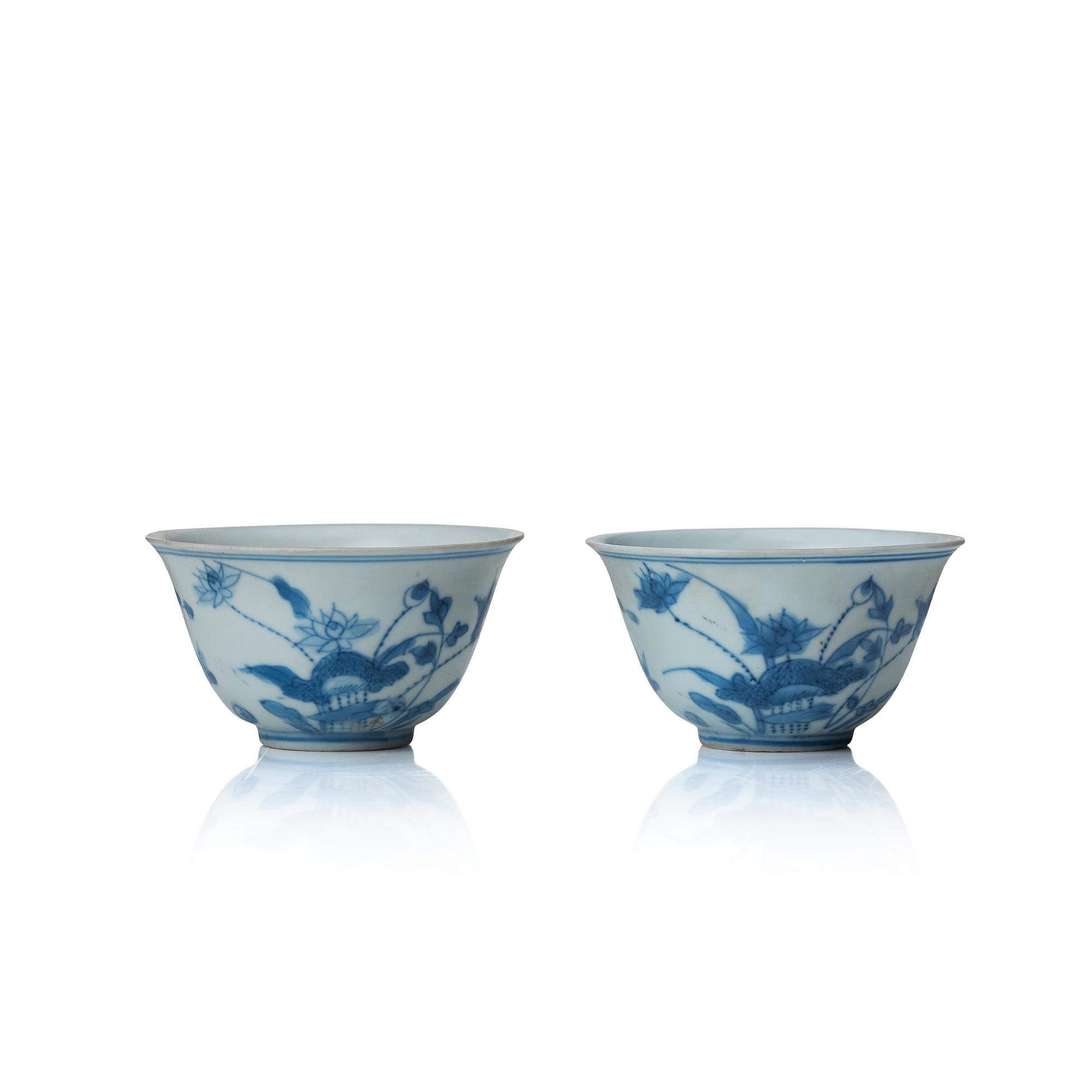A pair of blue and white cups, Ming dynasty (1368-1644).