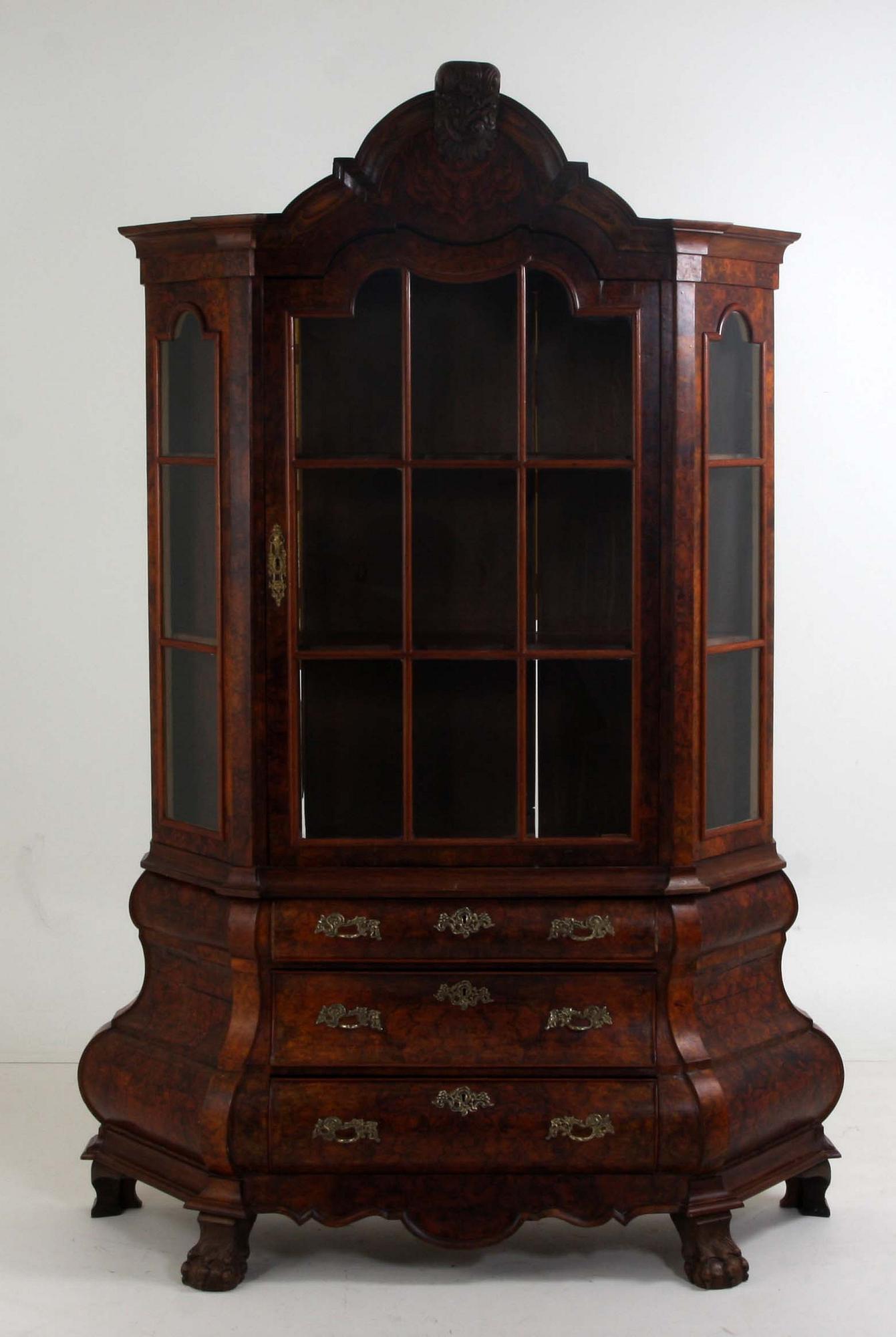 SKÅP, holländsk rokokostil. 1900-tal.