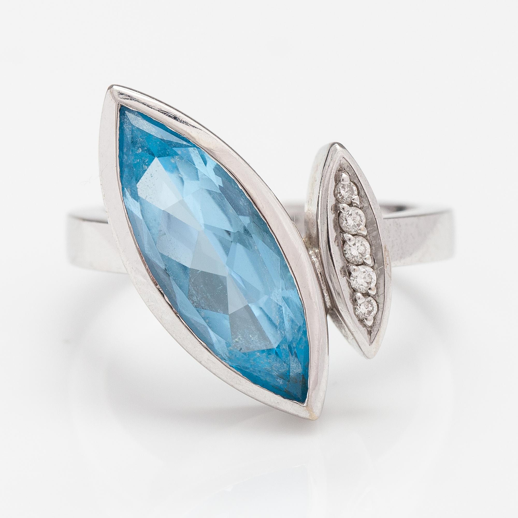 RING, 14K vitguld, topas, diamanter ca 0.05 ct tot.