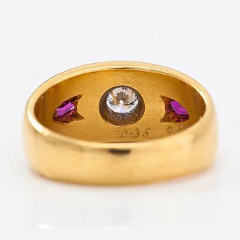 An 18K gold ring with a ca 0.35 ct diamond and rubies. Jurgen Girgsdies Juvel-Guldsmedja, Västerhaninge.