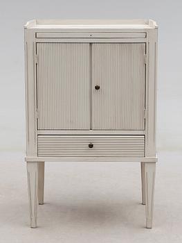 SÄNGBORD, gustaviansk stil, 1900-talets andra hälft.